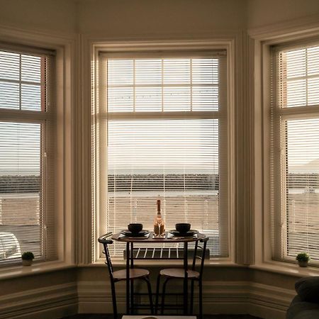Stunning 2 Bedroom Ground Floor Sea View Apartment Rhôs-on-Sea Zewnętrze zdjęcie